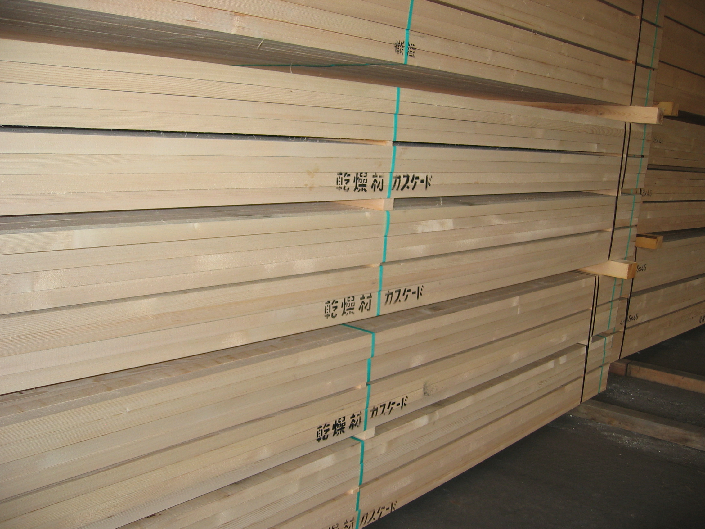 北米の木材 ベイツガ 米栂 ウエスタンヘムロック 造作材 注文材 無垢材なら昭和年創業のクボデラ株式会社へ